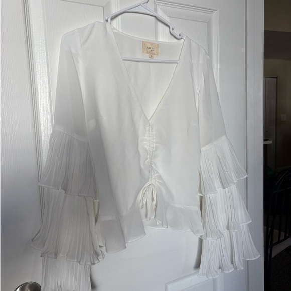 Reset By Jane Tops - Elegant White Pleated Sleeve Blouse